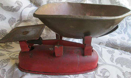 FOR YOUR COUNTRY KITCHEN...... VINTAGE, RED ENAMEL PAINTED BALANCE SCALE, TIN BASE AND DISH