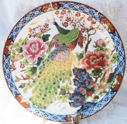 VINTAGE, IMPERIAL IMARI WALL PLATE, PEACOCK AND FLORAL DESIGN,  WITH PLENTY OF FINE GOLD DETAILING.