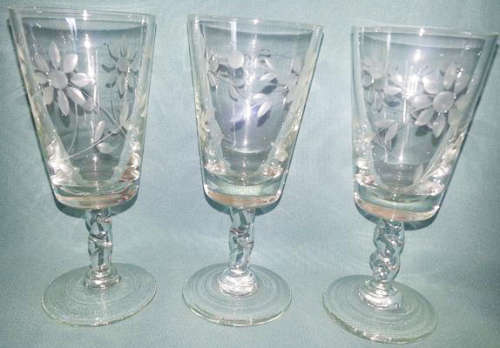 3 x PERFECT VINTAGE MATCHING SHERRY GLASSES WITH TWISTED STEMS