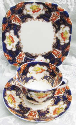 ANTIQUE STUNNER  1920s EDWARDIAN ROYAL ALBERT, CROWN CHINA TRIO, IMARI DESIGN WITH PLENTY OF GILDING