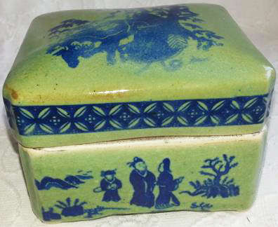 EROTIC  ORIENTAL PORCELAIN "TRINKET" BOX WITH A NAUGHTY SURPRISE !!!  REPRODUCTION OF AN ANTIQUE BOX