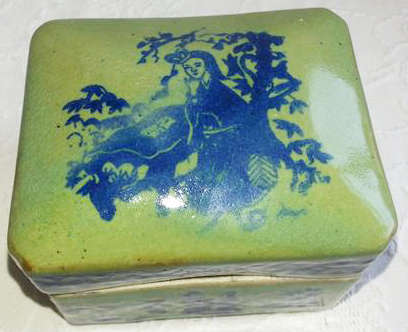 EROTIC  ORIENTAL PORCELAIN "TRINKET" BOX WITH A NAUGHTY SURPRISE !!!  REPRODUCTION OF AN ANTIQUE BOX
