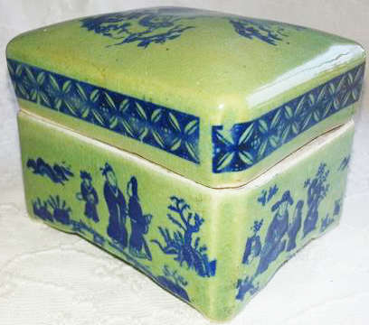 EROTIC  ORIENTAL PORCELAIN "TRINKET" BOX WITH A NAUGHTY SURPRISE !!!  REPRODUCTION OF AN ANTIQUE BOX