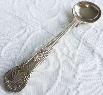 GOOD HEAVY QUALITY, SILVER PLATED, VINTAGE, KINGS PATTERN, SALT SPOON, EXCELLENT CONDITION.