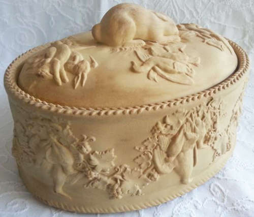 STUNNING....EVERY FRENCH INSPIRED, COUNTRY KITCHEN NEEDS ONE OF THESE WEDGWOOD  CANE WARE PIE DISHES
