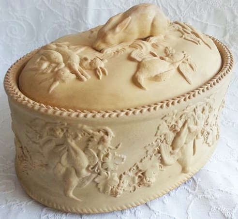STUNNING....EVERY FRENCH INSPIRED, COUNTRY KITCHEN NEEDS ONE OF THESE WEDGWOOD  CANE WARE PIE DISHES