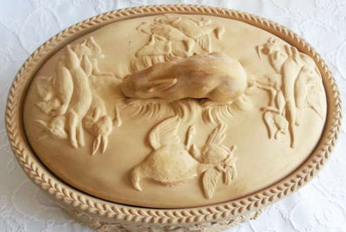 STUNNING....EVERY FRENCH INSPIRED, COUNTRY KITCHEN NEEDS ONE OF THESE WEDGWOOD  CANE WARE PIE DISHES