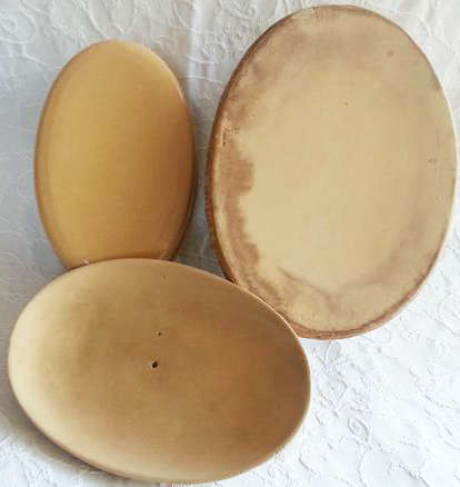 STUNNING....EVERY FRENCH INSPIRED, COUNTRY KITCHEN NEEDS ONE OF THESE WEDGWOOD  CANE WARE PIE DISHES