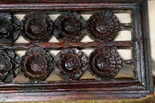 VINTAGE / ANTIQUE, HAND CARVED WOODEN  BALANESE AIR VENT