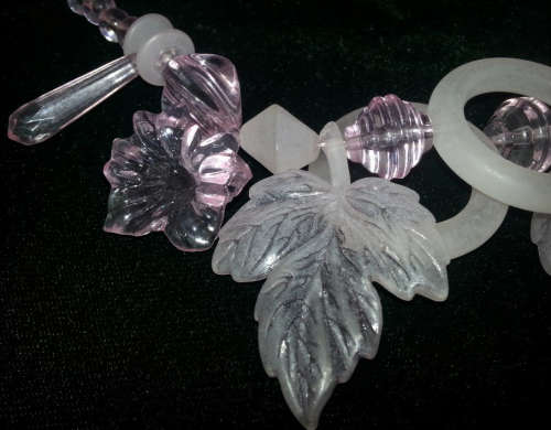 SHADES OF FROSTED AND CLEAR SOFT SHADES OF PINK BLING FLORAL BEADED NECKLACE