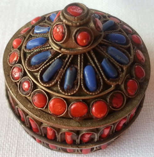 VINTAGE, METAL PERSIAN PILL / TRINKET BOX DETAILED WITH CORAL AND LAPIS LAZULI