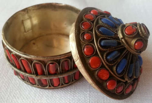 VINTAGE, METAL PERSIAN PILL / TRINKET BOX DETAILED WITH CORAL AND LAPIS LAZULI
