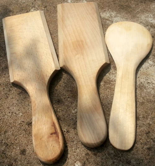 VINTAGE WOODEN BUTTER PATS IN EXCELLENT CONDITION, BEECH WOOD ?