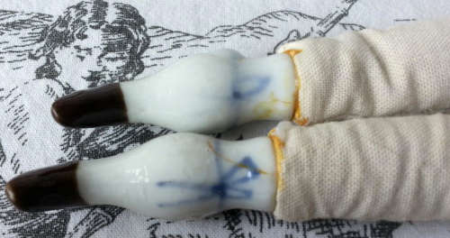 ANTIQUE, BLACK BERTHA ,PORCELAIN HEAD DOLL, LEGS AND ARMS PORCELAIN, SHE HAS A CLOTH BODY.