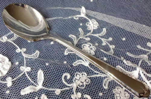 VINTAGE TUDOR SILVER PLATED ONEIDA COMMUNITY MADE, SUGAR SPOON