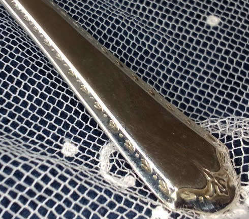 VINTAGE TUDOR SILVER PLATED ONEIDA COMMUNITY MADE, SUGAR SPOON