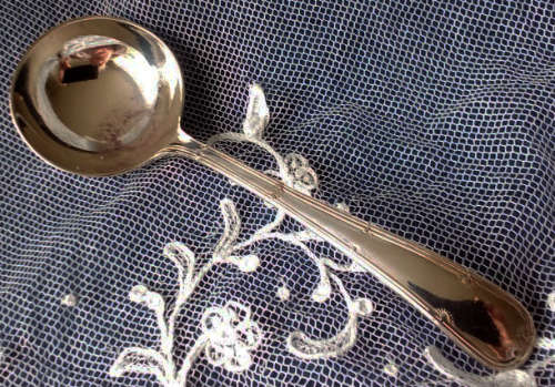 VINTAGE SILVER PLATED SUGAR SPOON IN GOOD USED CONDITION