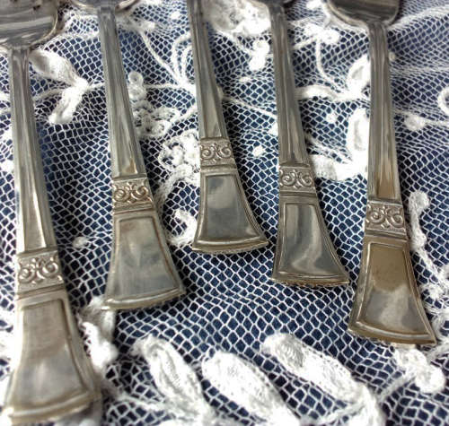 ART DECO DESIGN, VINTAGE SILVER PLATED FRUIT / CAKE FORKS IN GOOD USED CONDITION