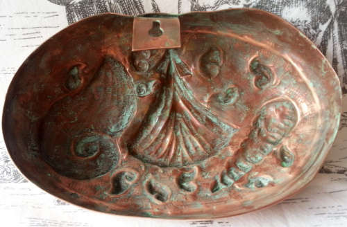 VINTAGE SOLID COPPER PUDDING MOULD WITH PRESSED SEASHELL  DESIGN