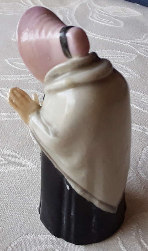 ROYAL WORCESTER ` GRANNY SNOW ` PORCELAIN CANDLE SNUFFER ...ERA 1911