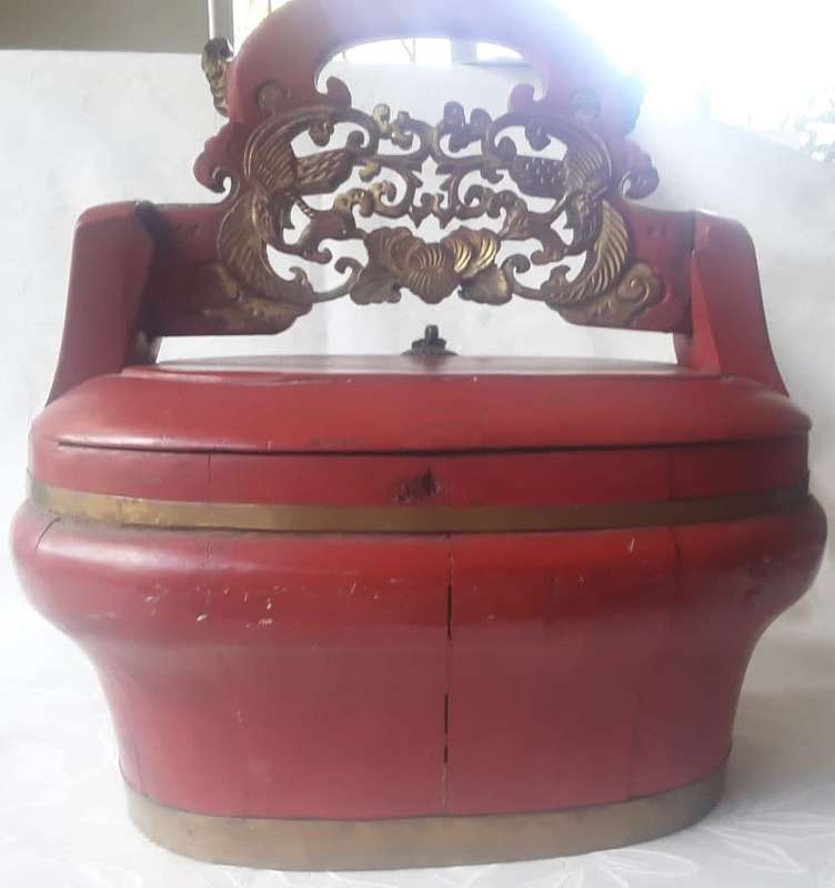 1900`s ANTIQUE CHINESE WOODEN LUNCH BOX, PAINTED RED WITH CARVED HANDLE TOUCHED WITH GOLD
