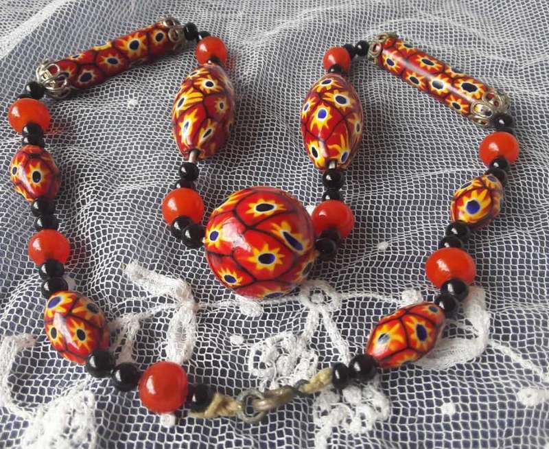 VINTAGE, MURANO LOOKING  BEADED NECKLACE, WITH CELLULOID SPACERS AUTUMNAL SHADES