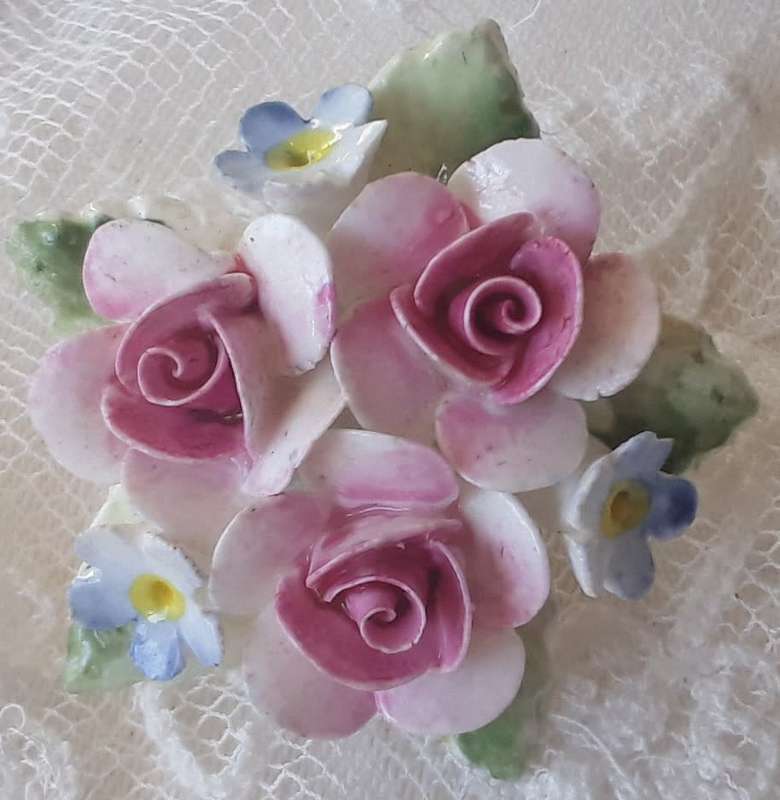 VINTAGE AND DELICATE,  HAND CRAFTED, FINE ENGLISH BONE CHINA, ROSEY POSY BROOCH