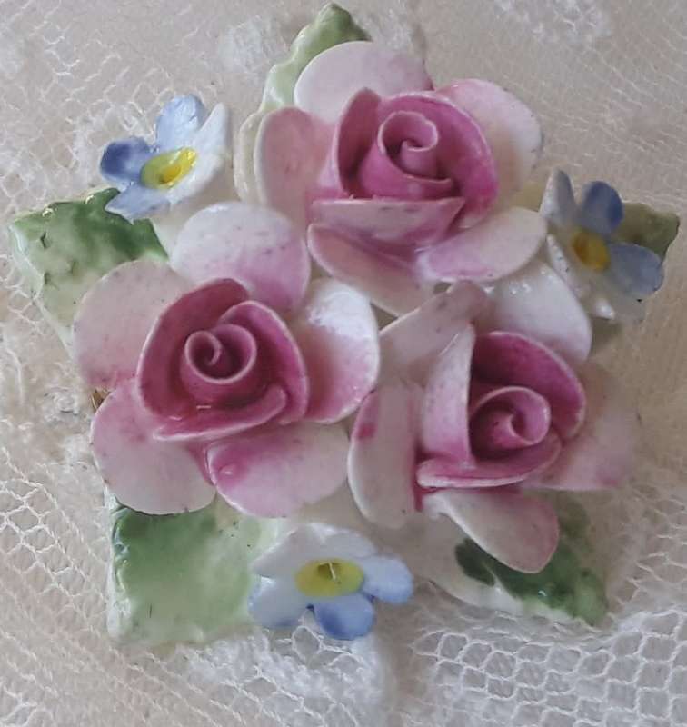 VINTAGE AND DELICATE,  HAND CRAFTED, FINE ENGLISH BONE CHINA, ROSEY POSY BROOCH