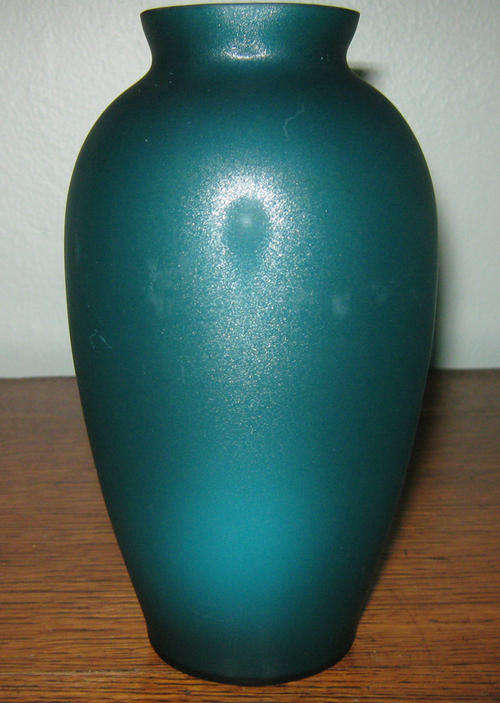 GREEN  FROSTED  GLASS VASE  HEIGHT 18.5cm    NO DAMAGE