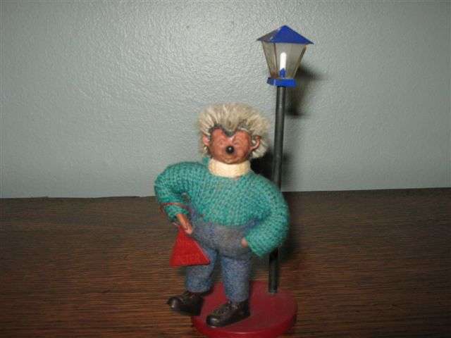 A  ORIGINAL PETER MADE IN AUSTRIA  8.5cm tall
