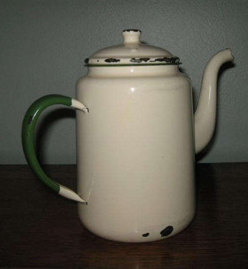 TEA POT NOT MARKED BUT FROM GERMAN NEW HANOVER SCHOOL