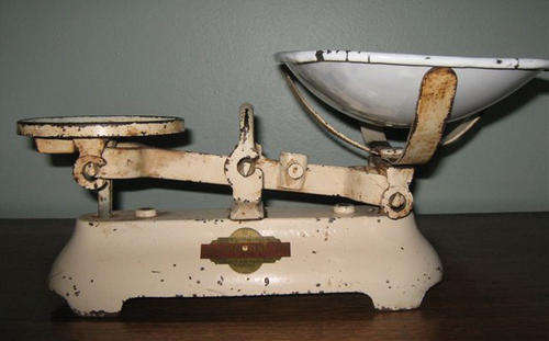 LOW START !!!!  CAST IRON GROCERS SCALE BY J&J SIDDONS LTD & 6 WEIGHTS