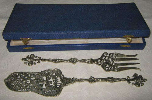 SET OF DUTCH CAKE LIFT AND FORK,