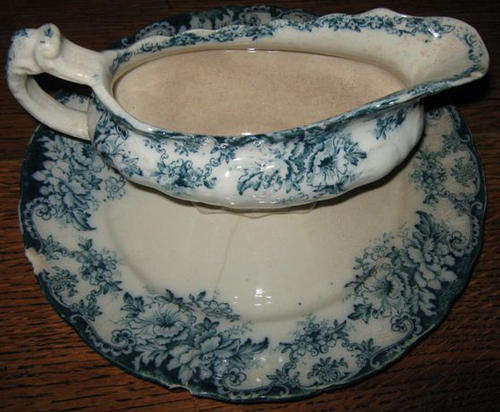 VICTORIAN, ALBANY DESIGN, GRAVY BOAT