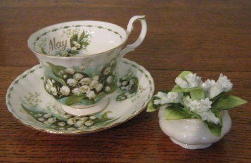 ROYAL ALBERT CALENDER CUP AND MATCHING POSY, MAY.