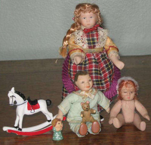 GROUP OF DOLLS AND TOYS.