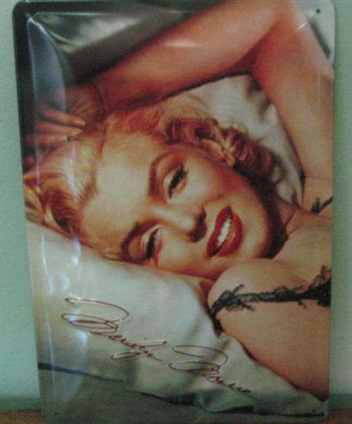 R1.00 !!! MARILYN MONROE, BAKED ENAMMEL AND EMBOSSED METAL SIGN, 20 X 30 CM.