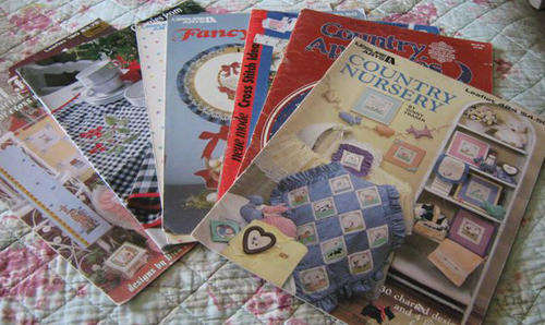 LOVELY SELECTION OF CROSS STITCH SOFT COVER BOOKLETS.
