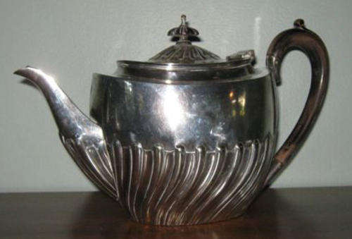 "SHABBY CHIC "AT ITS VERY BEST !!! LOVELY OLD TEA POT, FULL OF CHARACTER