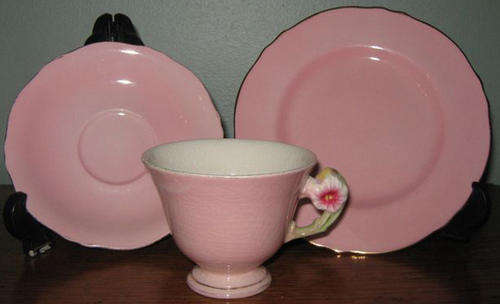 R1.00 VERY PRETTY HANDPAINTED, VINTAGE PETUNIA DESIGN, TRIO IN A LOVELY PINK.