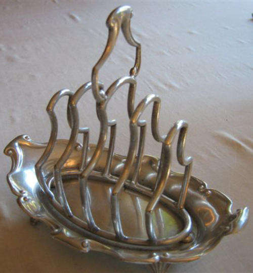 VINTAGE SILVER PLATE TOAST RACK ON A CRUMB TRAY, VERY GOOD CONDITION.