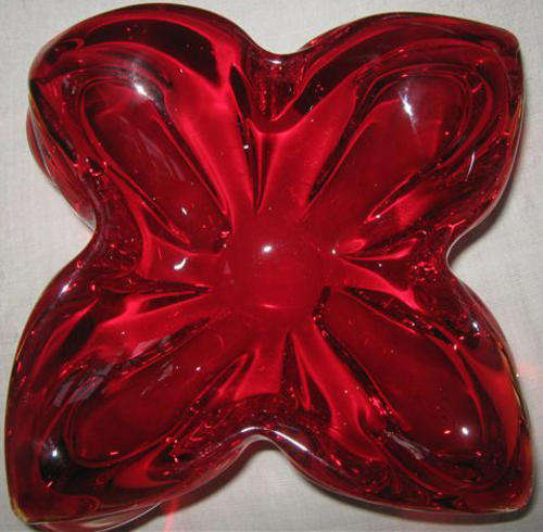 R1.00    UNUSUAL SHAPE, DEEP RUBY RED, MURANO GLASS BOWL, WEIGHT 1,036KG,