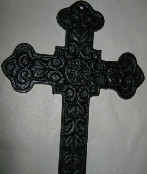 CAST IRON CROSS, PAINTED BLACK, PRETTY DETAIL AND IN GOOD CONDITION.648gr.