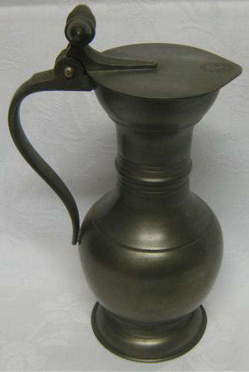 ANTIQUE, GOOD QUALITY PEWTER FLAGOON  WITH ACORN DETAIL TO THE LID.