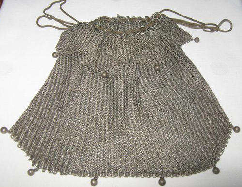 ANTIQUE, SILVER PLATED MESH PURSE, WITH A CHAIN DRAW STRING HANDLE..