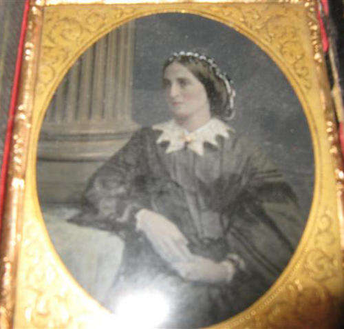 152 YEARS OLD !!    ANTIQUE DAGUERREOTYPE PHOTOGRAPH IN A UNION CASE.1839 - 1860.