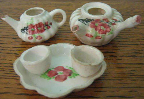 R1.00  POT LUCK  ASSORTMENT OF PORCELAIN MINIATURES, WITH DAMAGE.