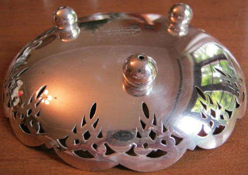 R1.00 FOR THIS VERY PRETTY LITTLE DISH ON 3 BUN FEET, LOVELY CUT OUT DESIGN.