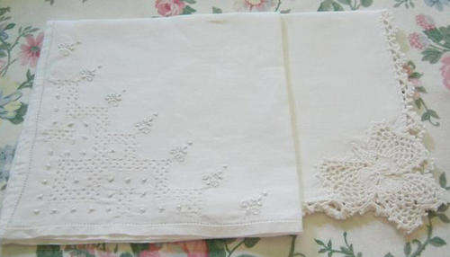 SET OF TWO HANDWORKED VINTAGE HANDKERCHIEFS, IN PERFECT CONDITION