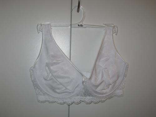 *** MILADYS - SEQUEL - WHITE - 36DD *** FREE SHIPPING!! & FREE GIFT!!